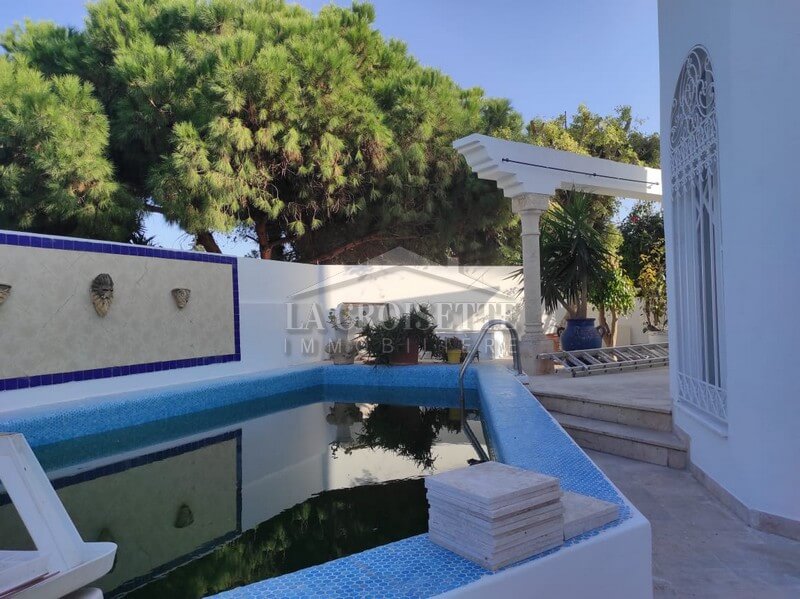 Villa S+4  avec piscine aux Jardins de Carthage 